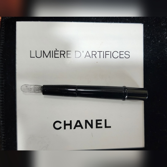 Limited Edition Chanel Lumiere D’artifices iridescent powder eyes cheeks Sequin - Picture 4 of 7